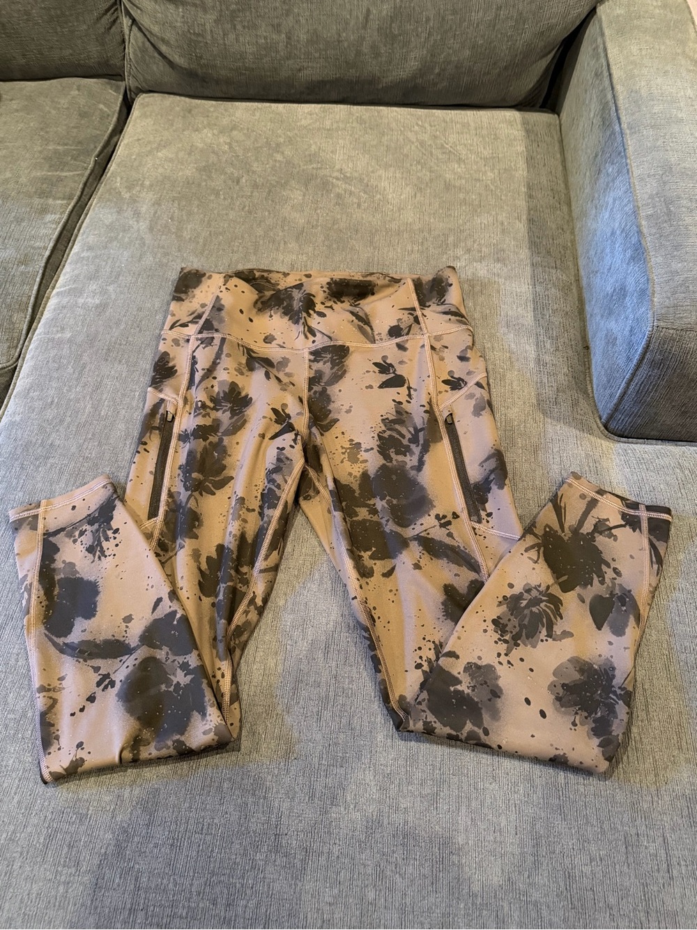 Athleta Rainier Reflective Tights 27” Camo Print – Size Large